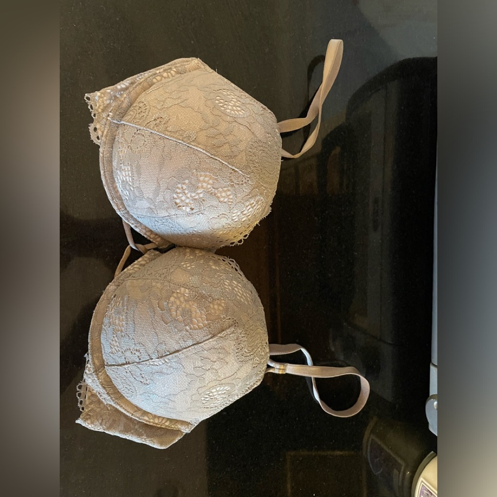 Victoria’s Secret bombshell bra